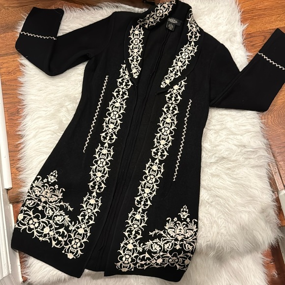 Peck & Peck Jackets & Blazers - Peck & Peck Women’s Black/Cream/White Embroidered Jacket size Small pre-owned.